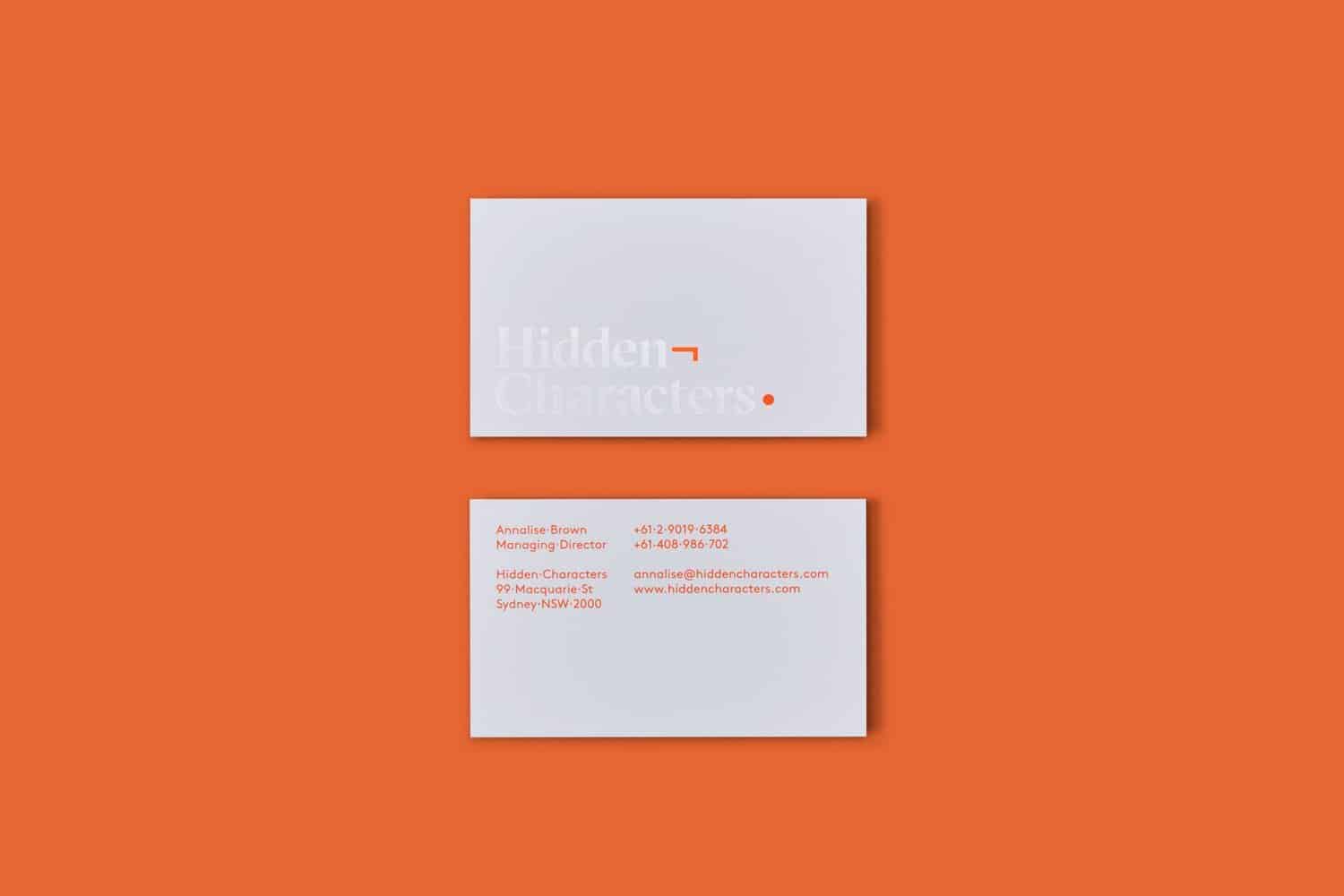 Hidden Characters, Visitenkarten, orangefarbenes Branding